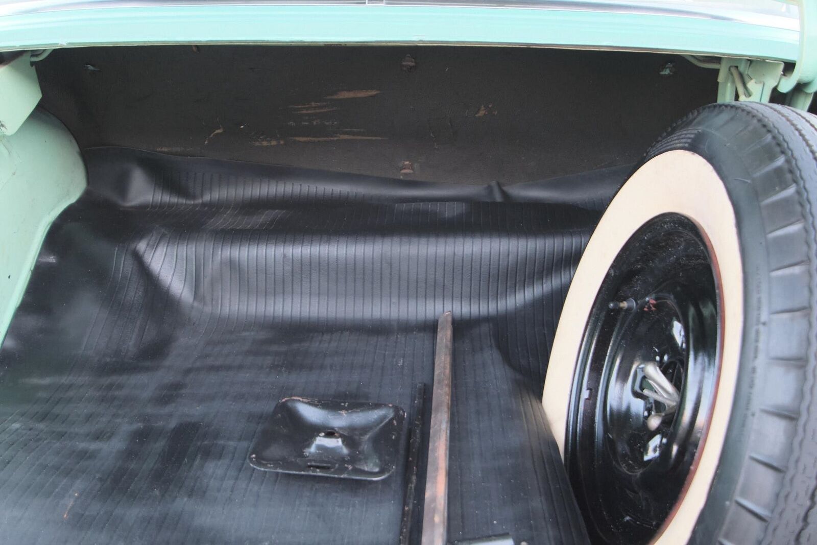 Chevrolet-Bel-Air150210-1956-2-Door-18