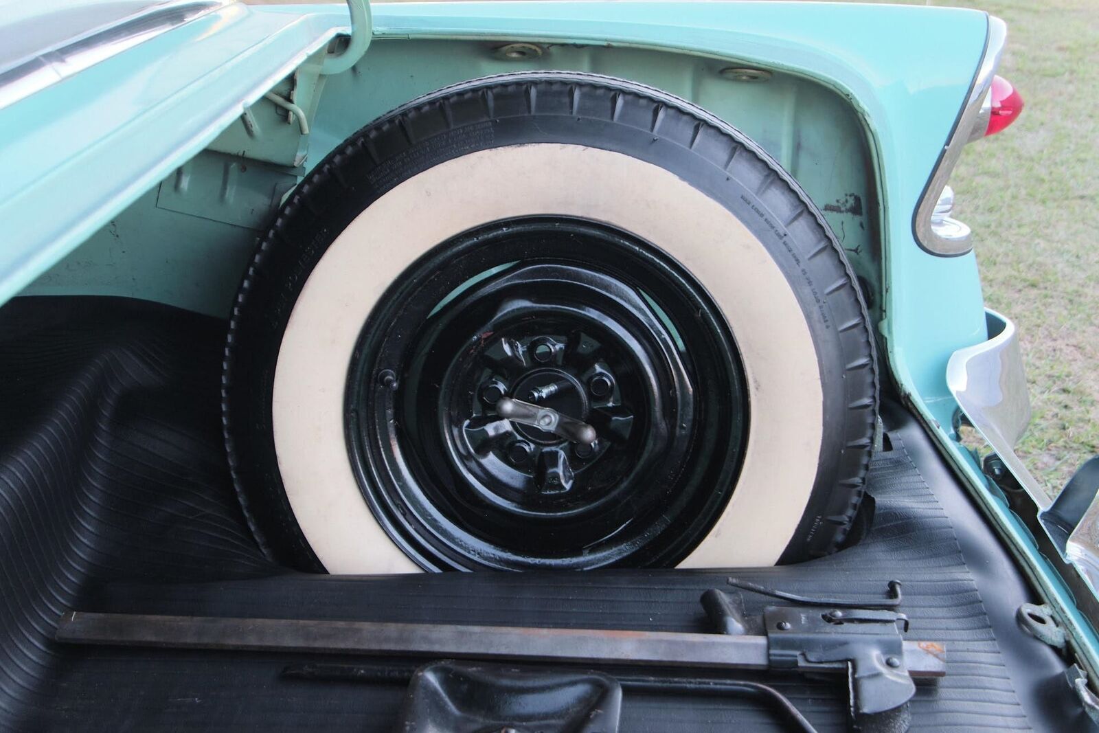 Chevrolet-Bel-Air150210-1956-2-Door-19