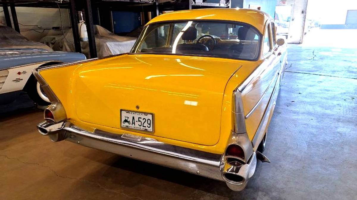Chevrolet-Bel-air-210-1957-yellow-2