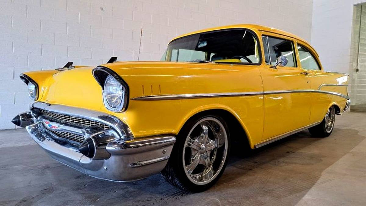 Chevrolet-Bel-air-210-1957-yellow
