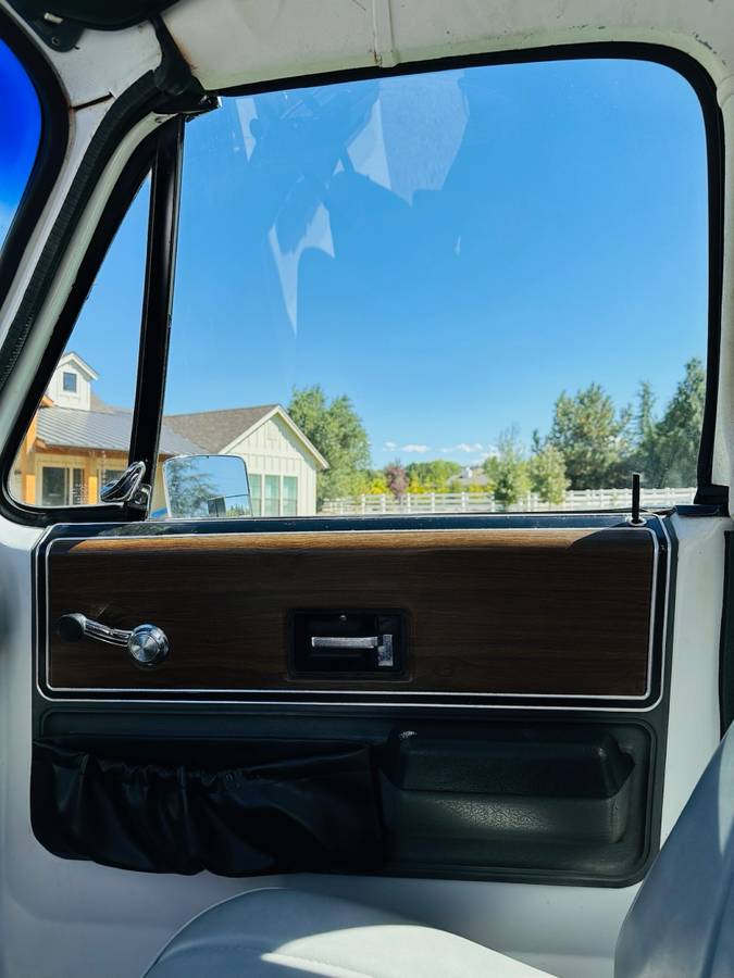Chevrolet-Blazer-1974-white-2