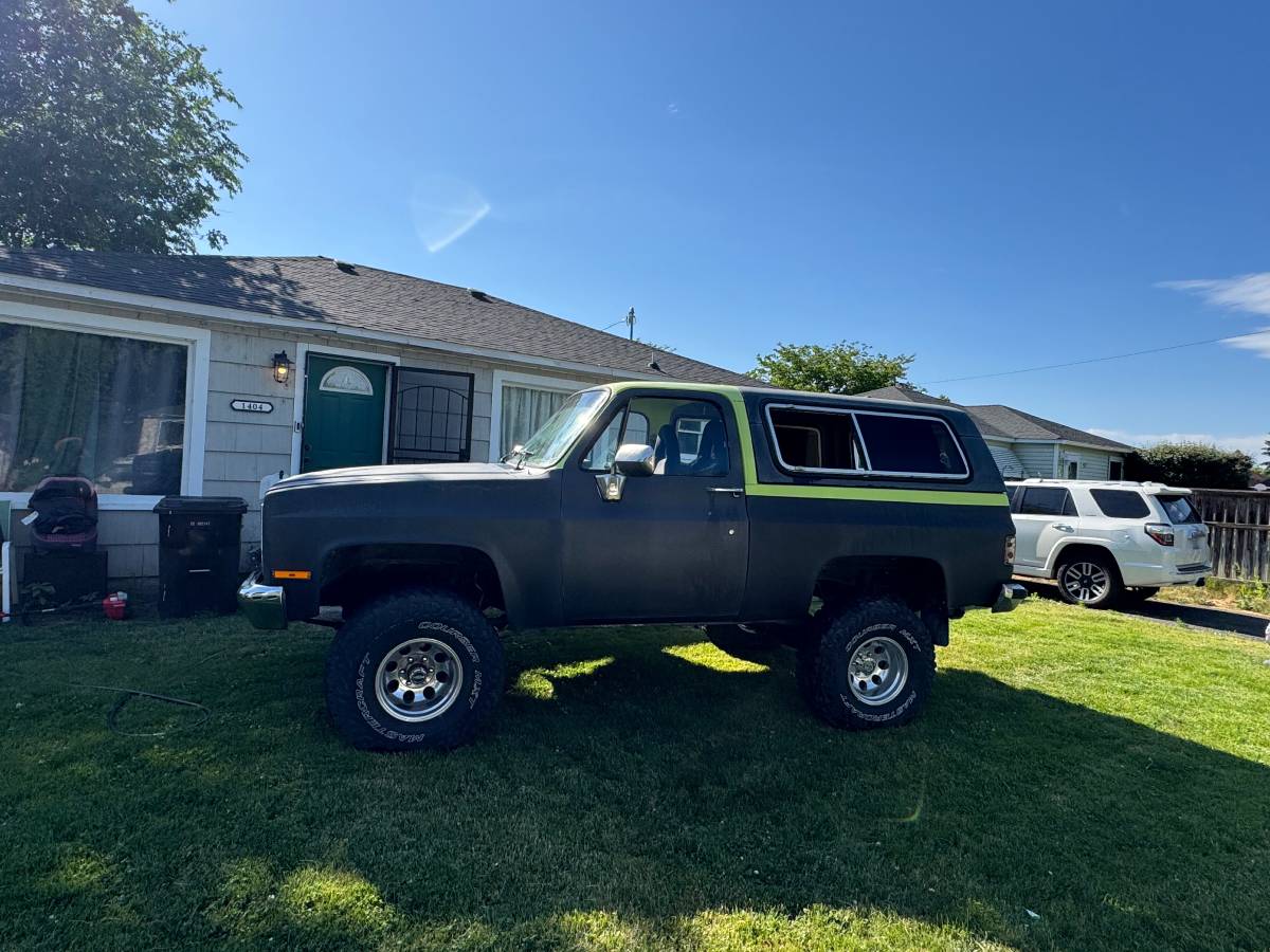 Chevrolet-Blazer-1990-grey-1