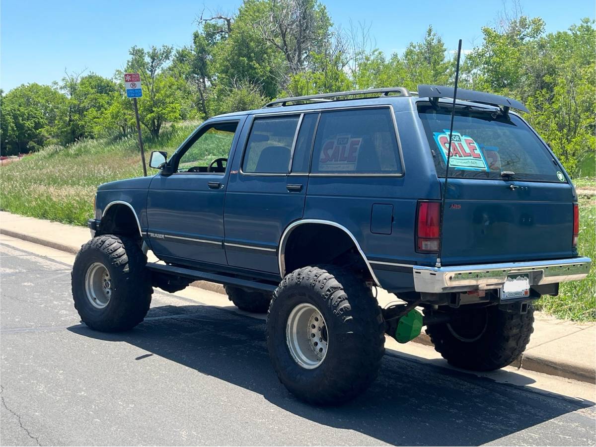 Chevrolet-Blazer-4x4-1993-blue-2