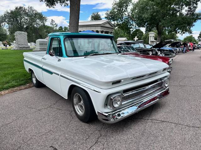 Chevrolet-C-10-1965-white-1