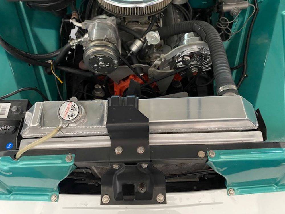 Chevrolet-C-10-1965-white-12