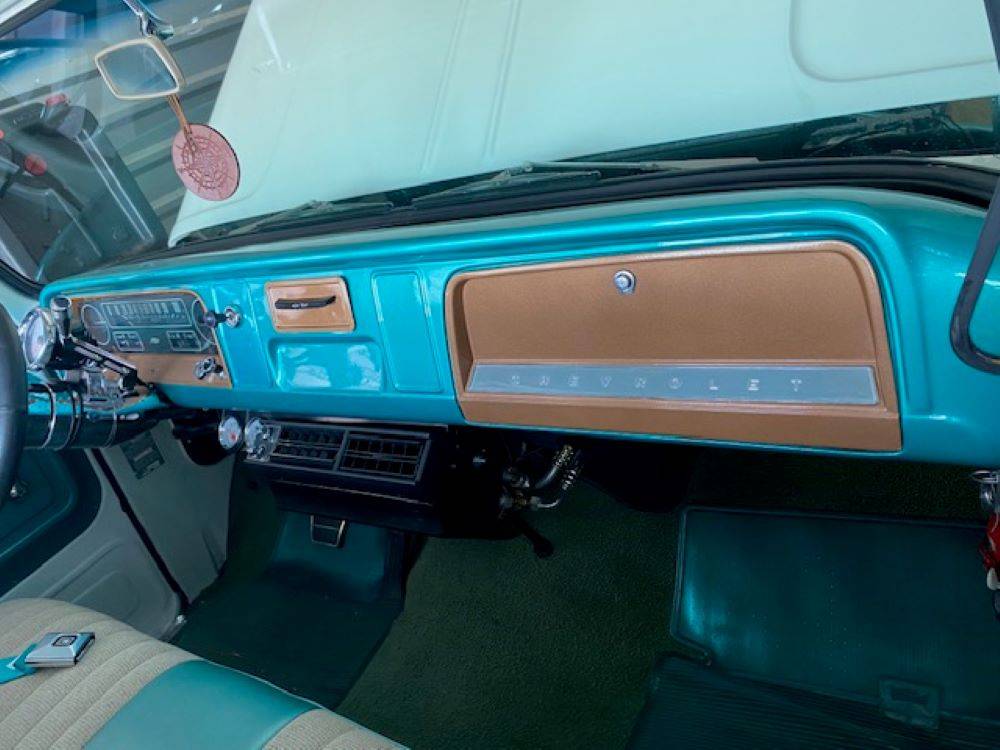 Chevrolet-C-10-1965-white-14