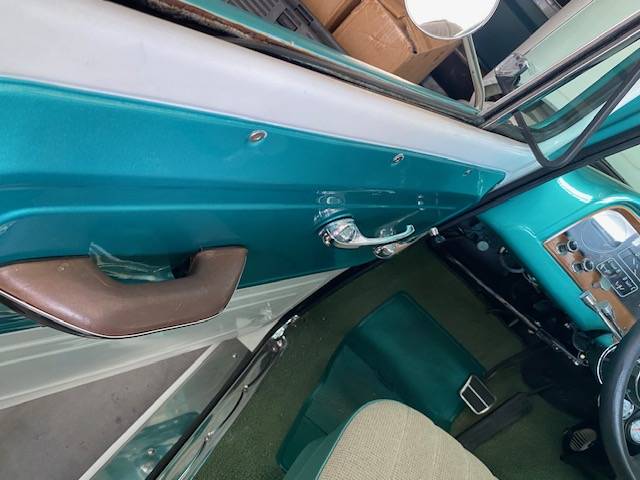 Chevrolet-C-10-1965-white-7