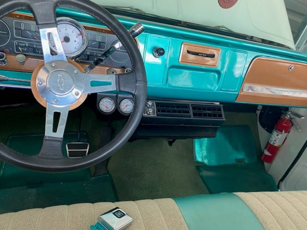 Chevrolet-C-10-1965-white-8