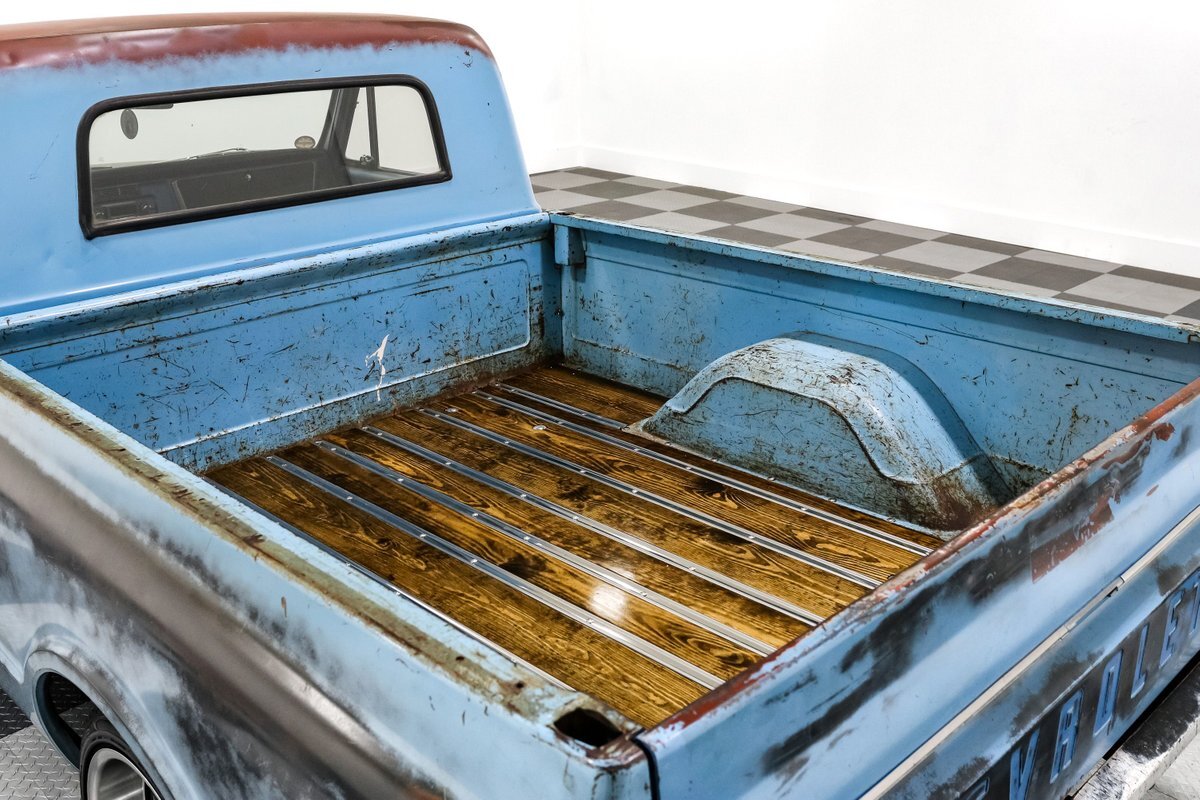 Chevrolet-C-10-1967-Pickup-Truck-12
