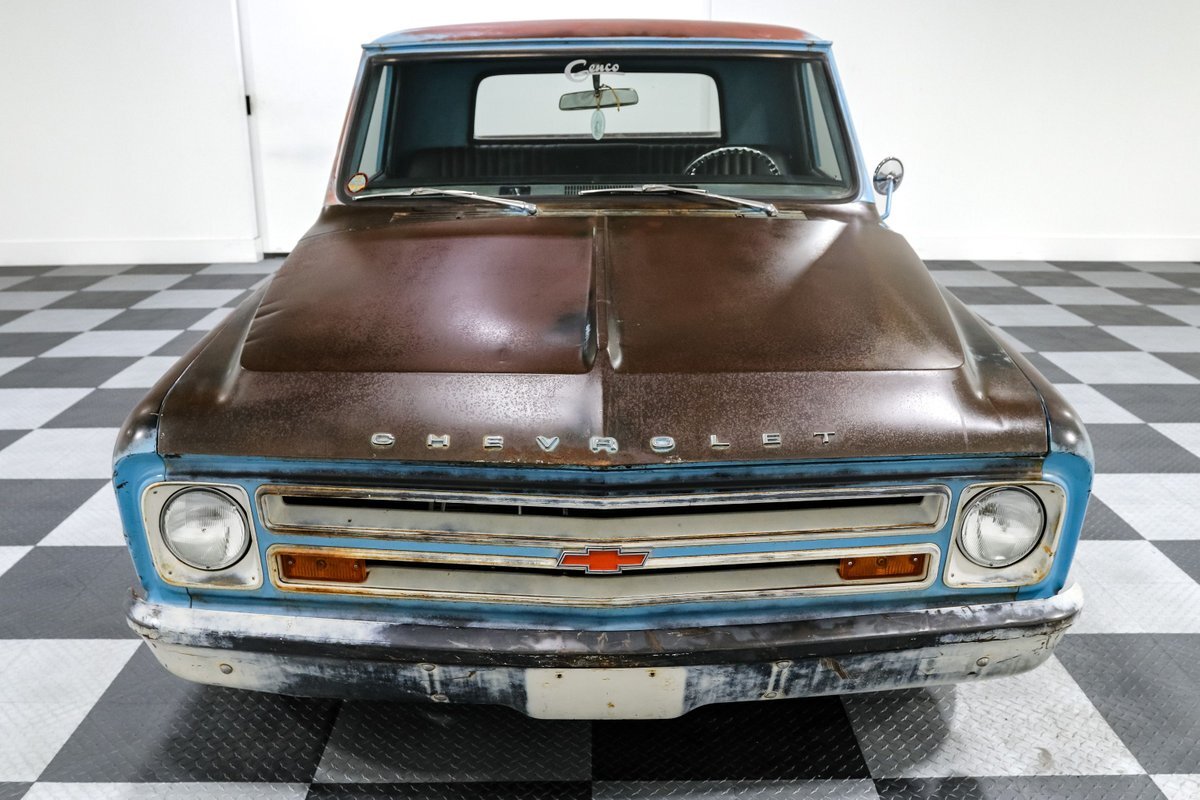Chevrolet-C-10-1967-Pickup-Truck-2