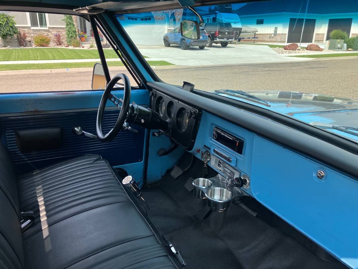 Chevrolet-C-10-1969-custom-11
