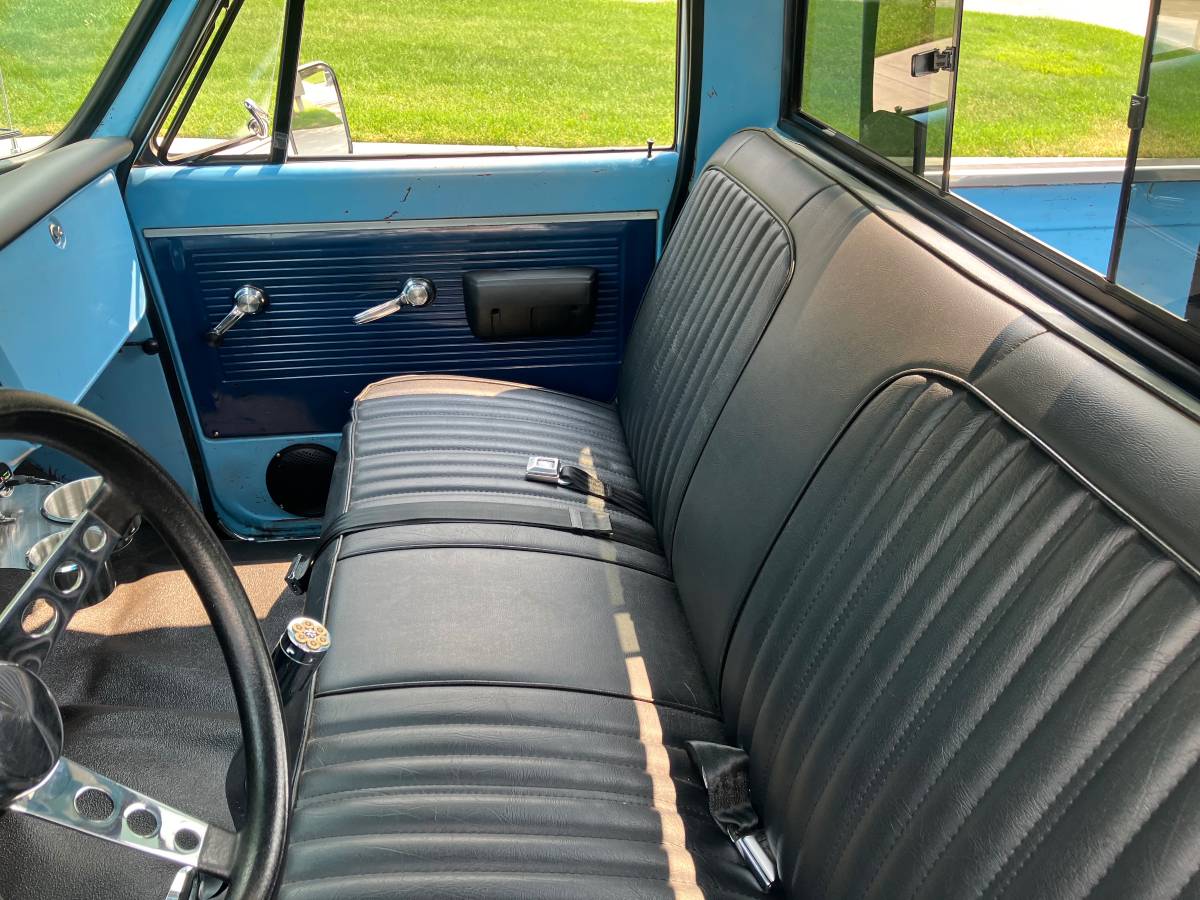 Chevrolet-C-10-1969-custom-9