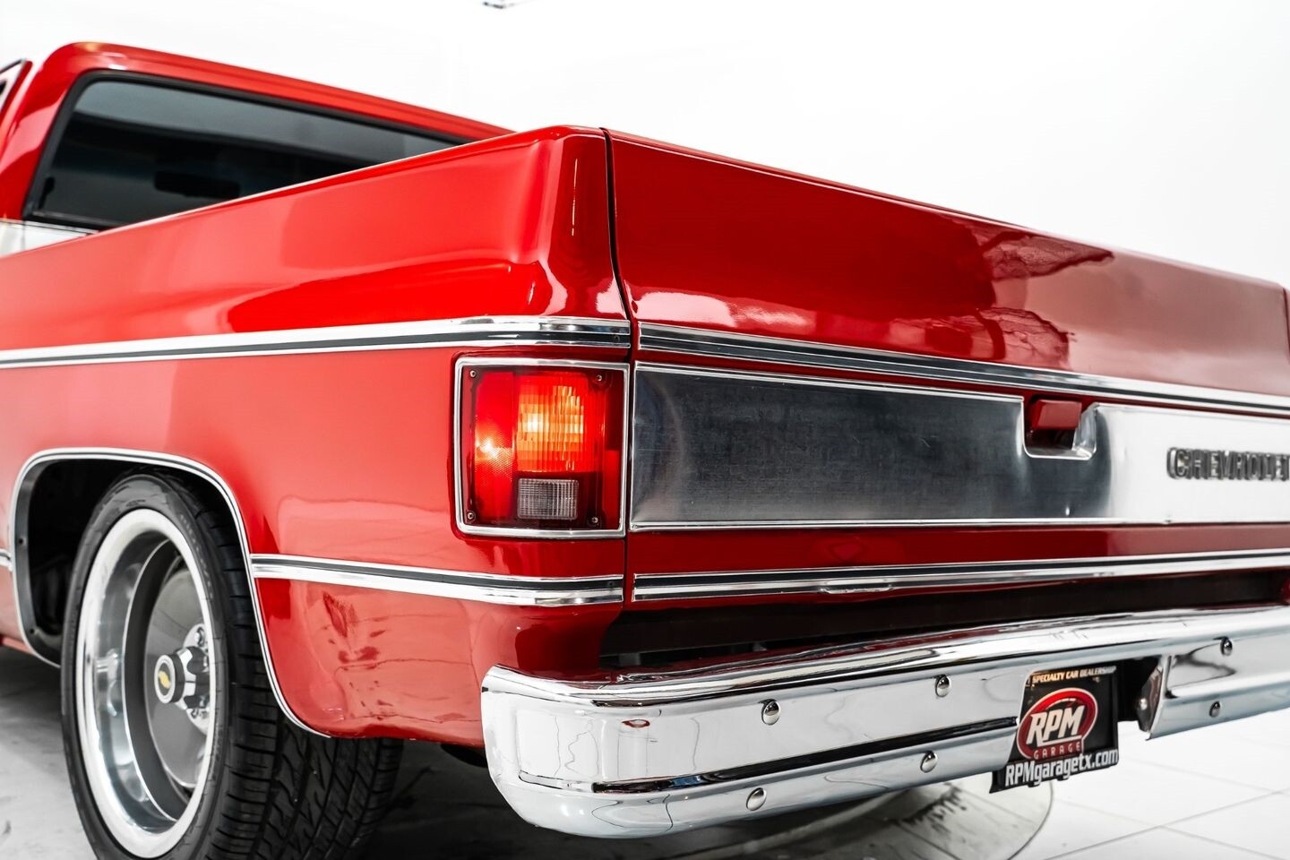 Chevrolet-C-10-1975-Pickup-Truck-10