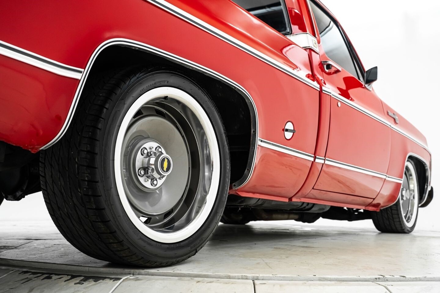 Chevrolet-C-10-1975-Pickup-Truck-13