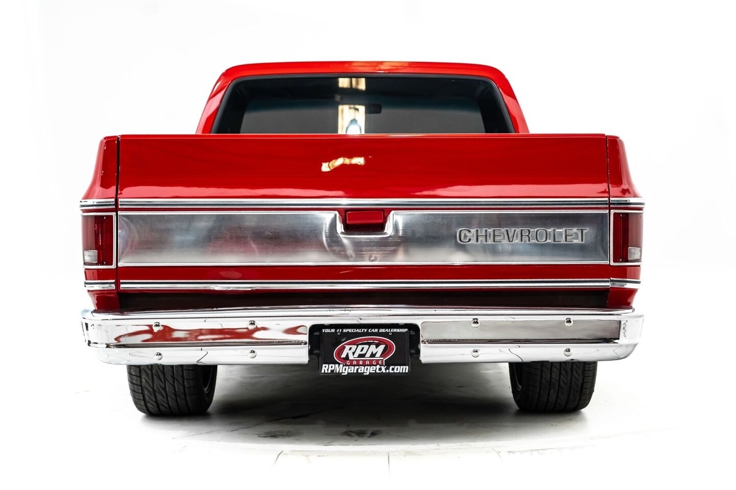 Chevrolet-C-10-1975-Pickup-Truck-2
