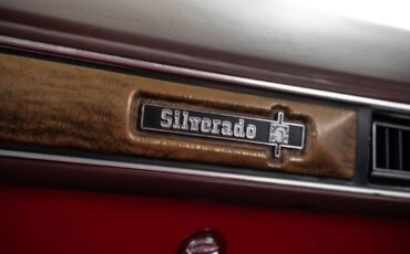 Chevrolet-C-10-1975-Pickup-Truck-32