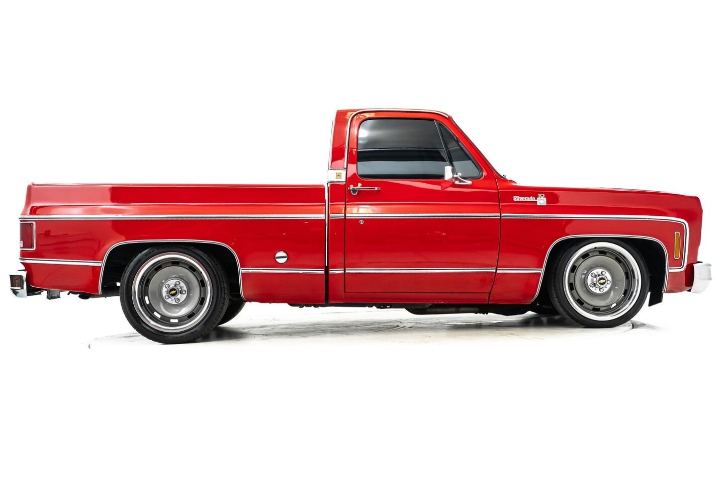Chevrolet-C-10-1975-Pickup-Truck-4