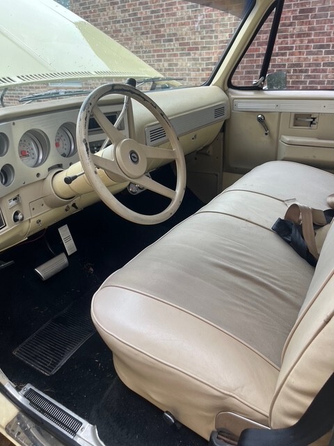 Chevrolet-C-10-1975-Standard-Cab-Pickup-11