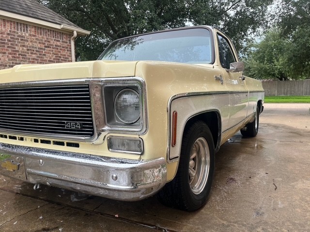 Chevrolet-C-10-1975-Standard-Cab-Pickup-2