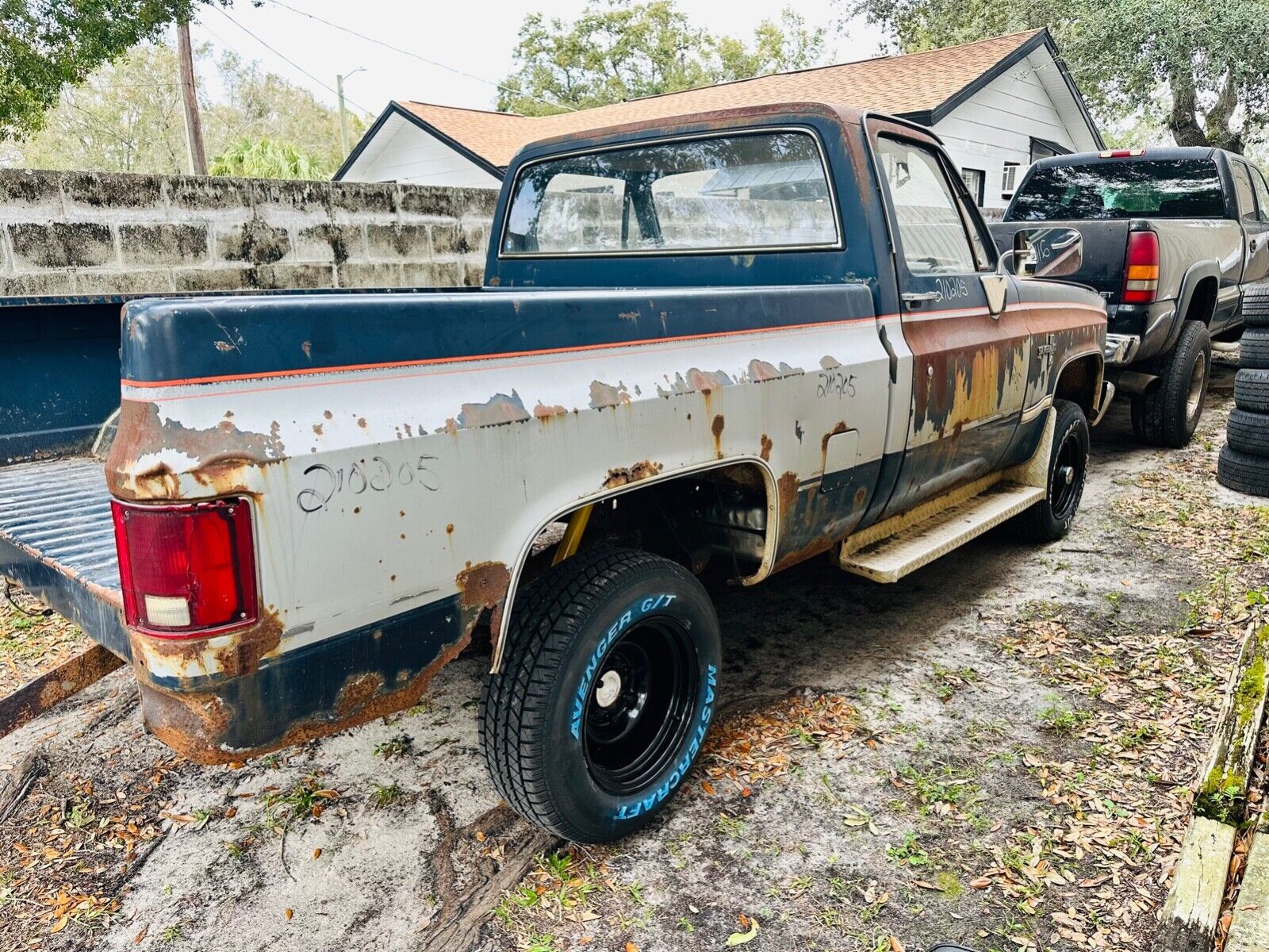 Chevrolet-C-10-1983-3