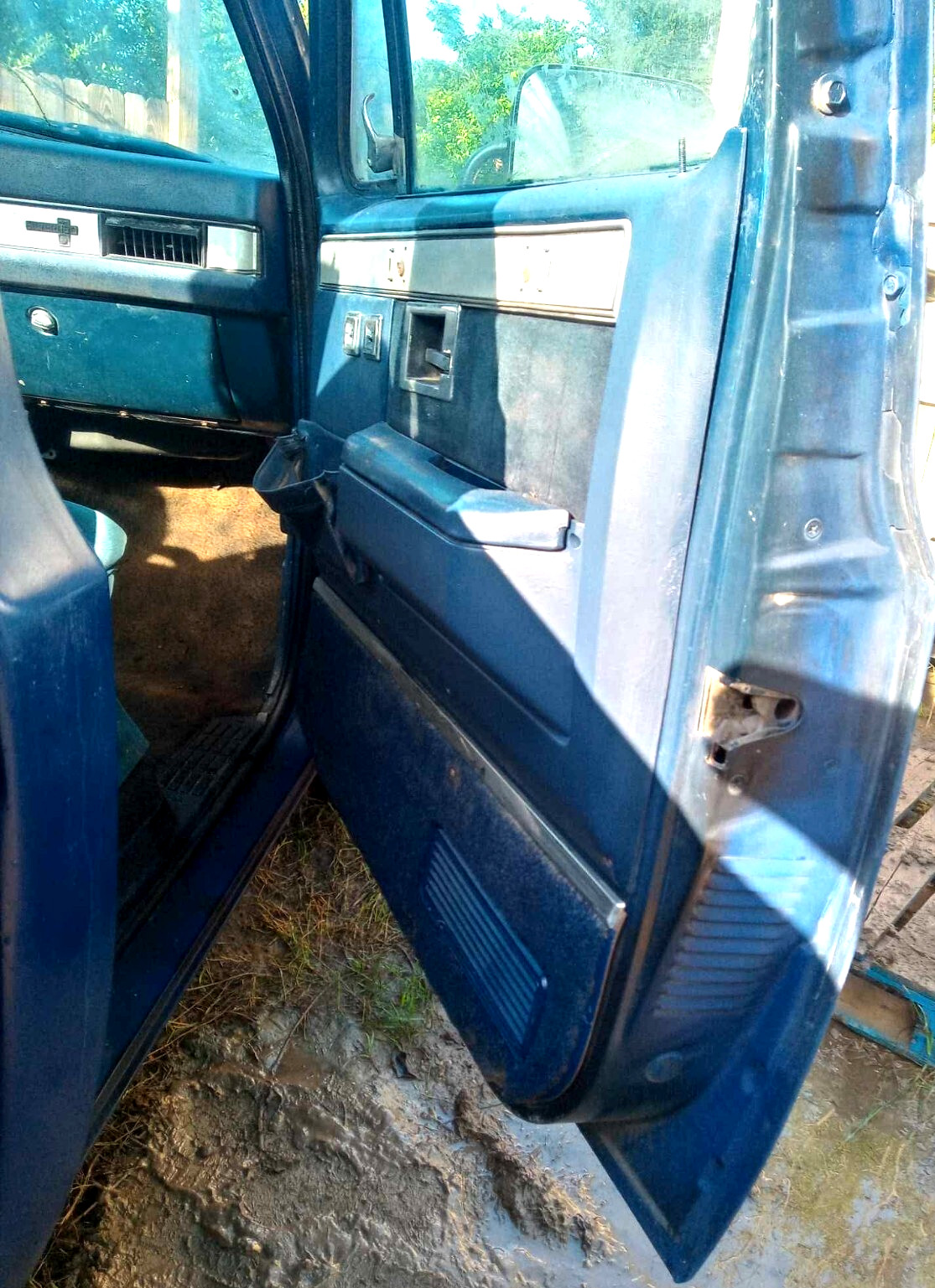 Chevrolet-C-10-1983-Standard-Cab-Pickup-8