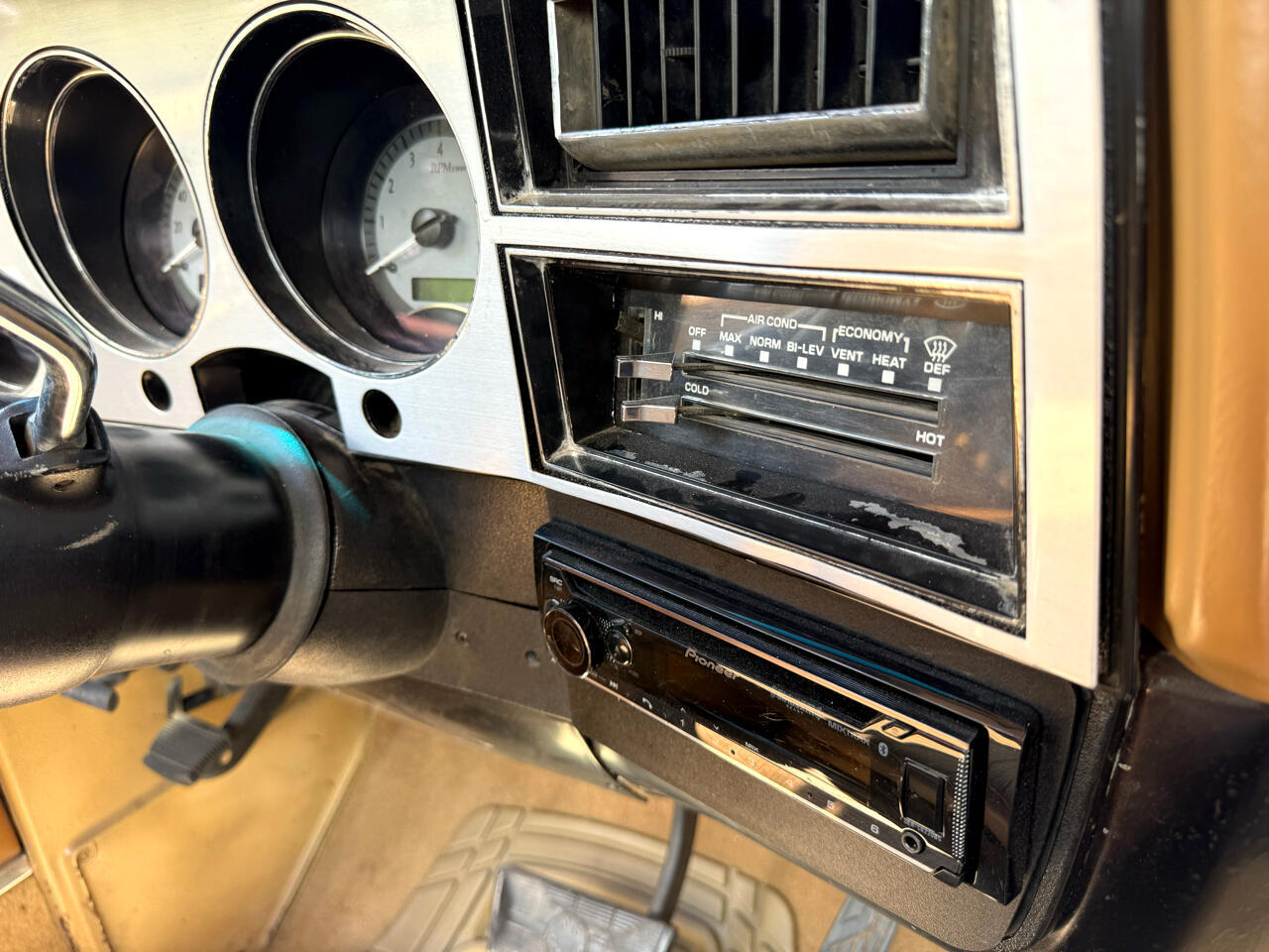 Chevrolet-C-10-1984-Truck-34