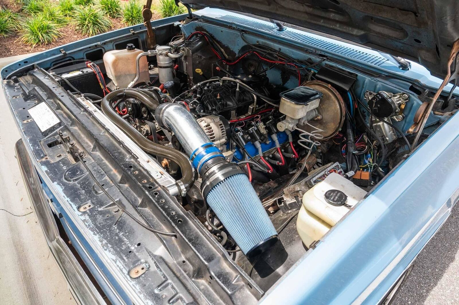 Chevrolet-C-10-1985-2-Door-12