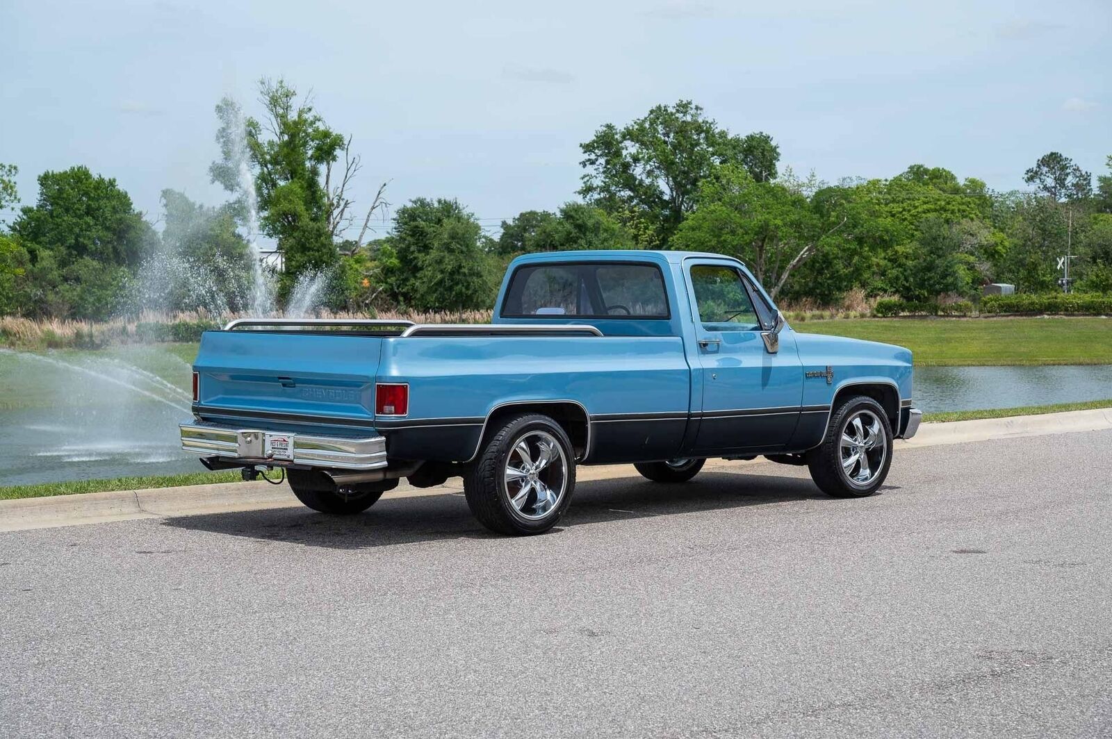Chevrolet-C-10-1985-2-Door-21