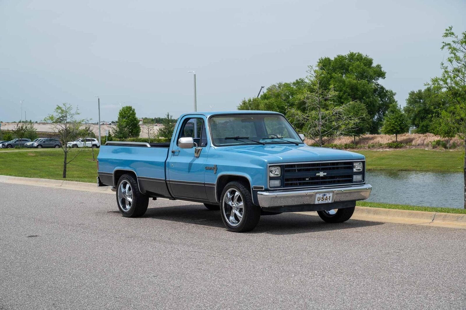 Chevrolet-C-10-1985-2-Door-24