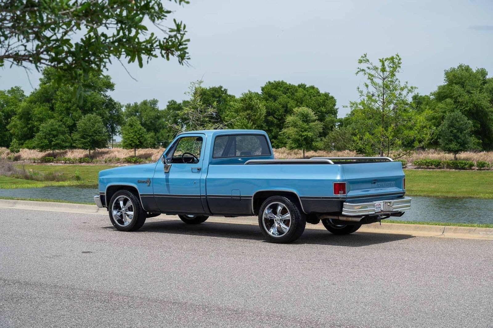 Chevrolet-C-10-1985-2-Door-3