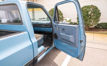 Chevrolet-C-10-1985-2-Door-32