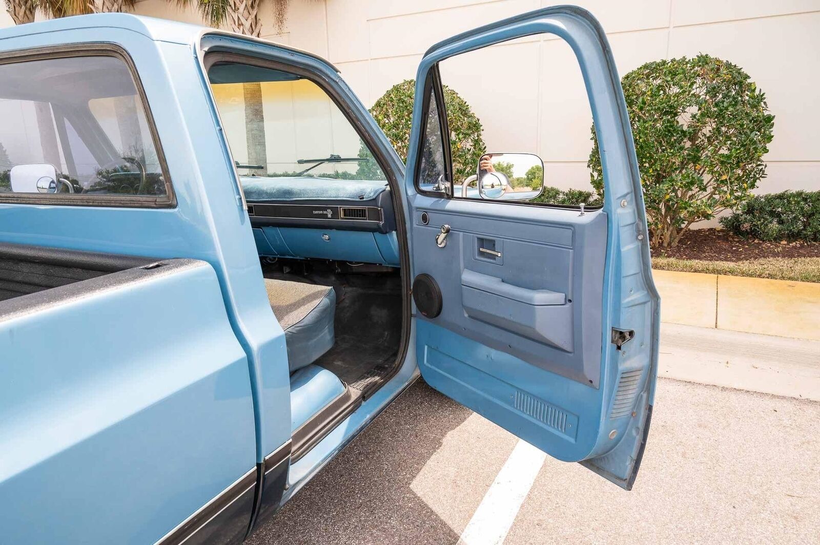 Chevrolet-C-10-1985-2-Door-32