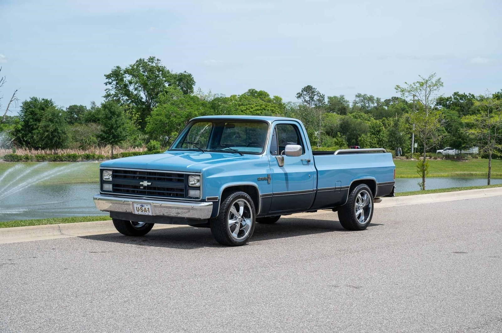 Chevrolet-C-10-1985-2-Door