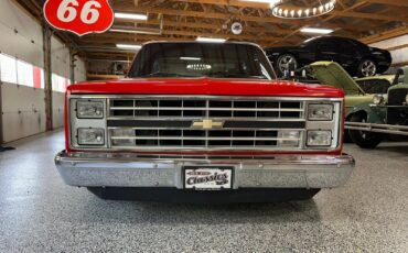Chevrolet-C-10-1985-Pickup-Truck-1