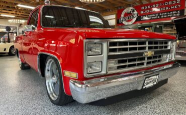 Chevrolet-C-10-1985-Pickup-Truck-12