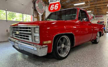 Chevrolet-C-10-1985-Pickup-Truck-2