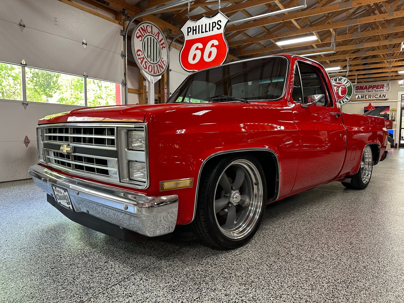 Chevrolet-C-10-1985-Pickup-Truck-2