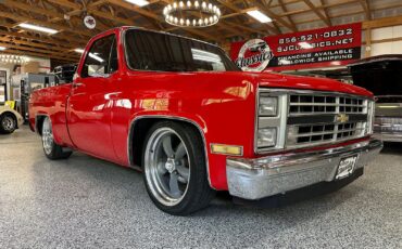 Chevrolet-C-10-1985-Pickup-Truck