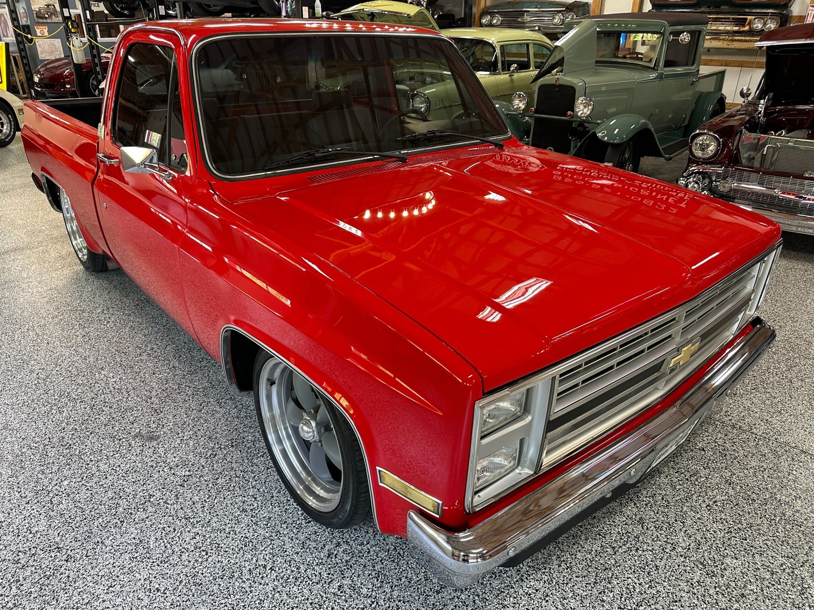 Chevrolet-C-10-1985-Pickup-Truck-8