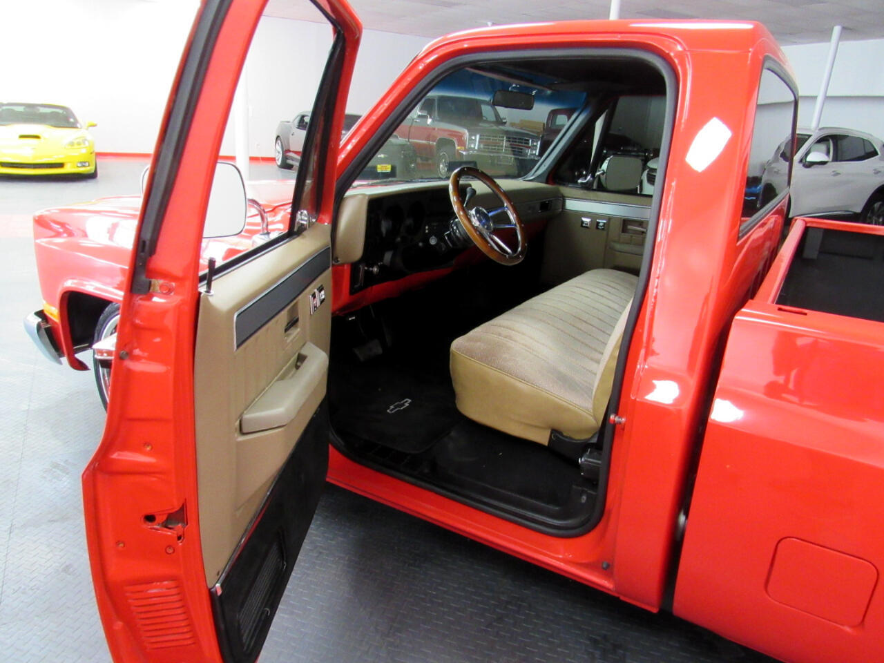 Chevrolet-C-10-1985-Truck-12