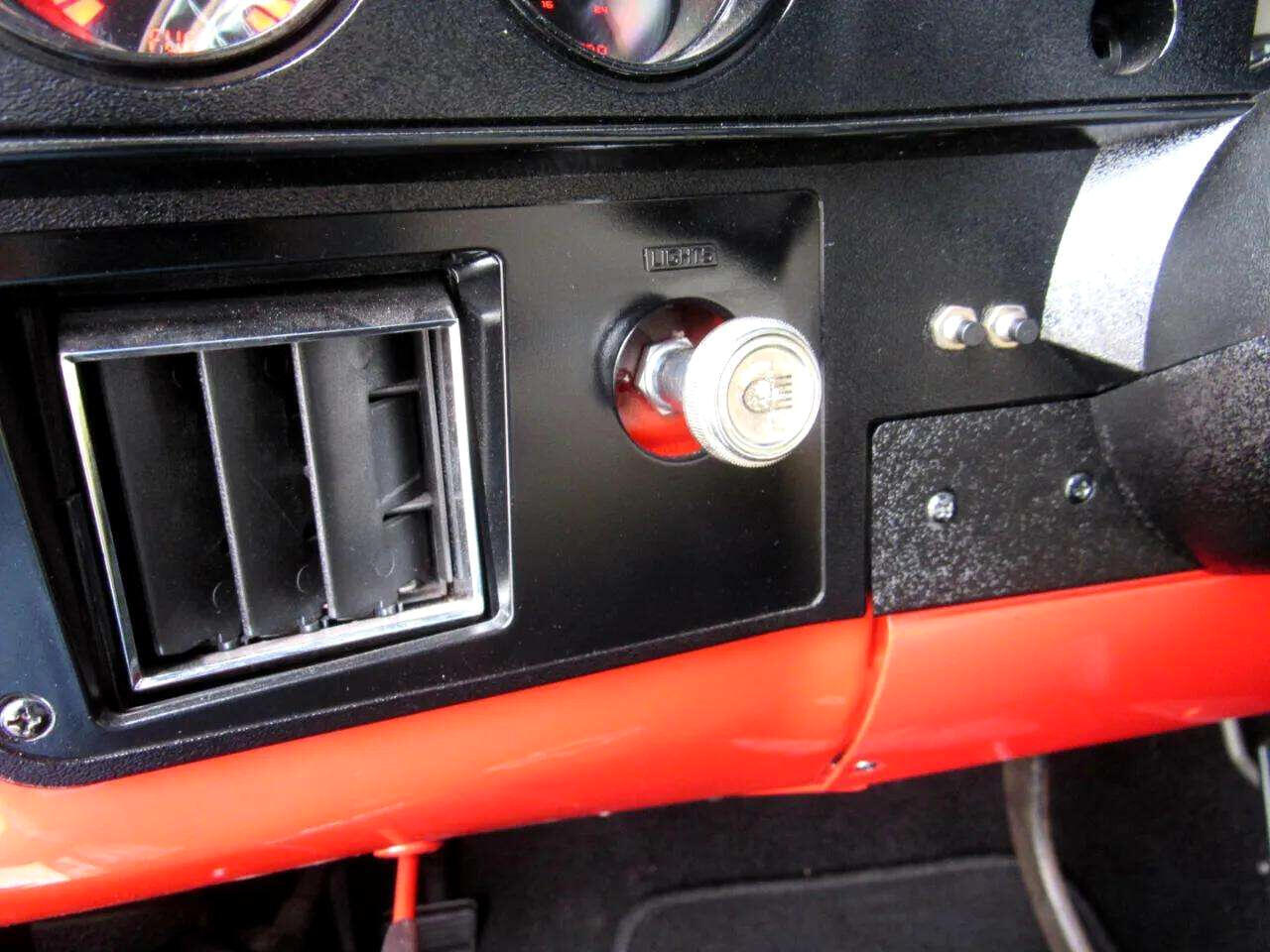 Chevrolet-C-10-1985-Truck-16