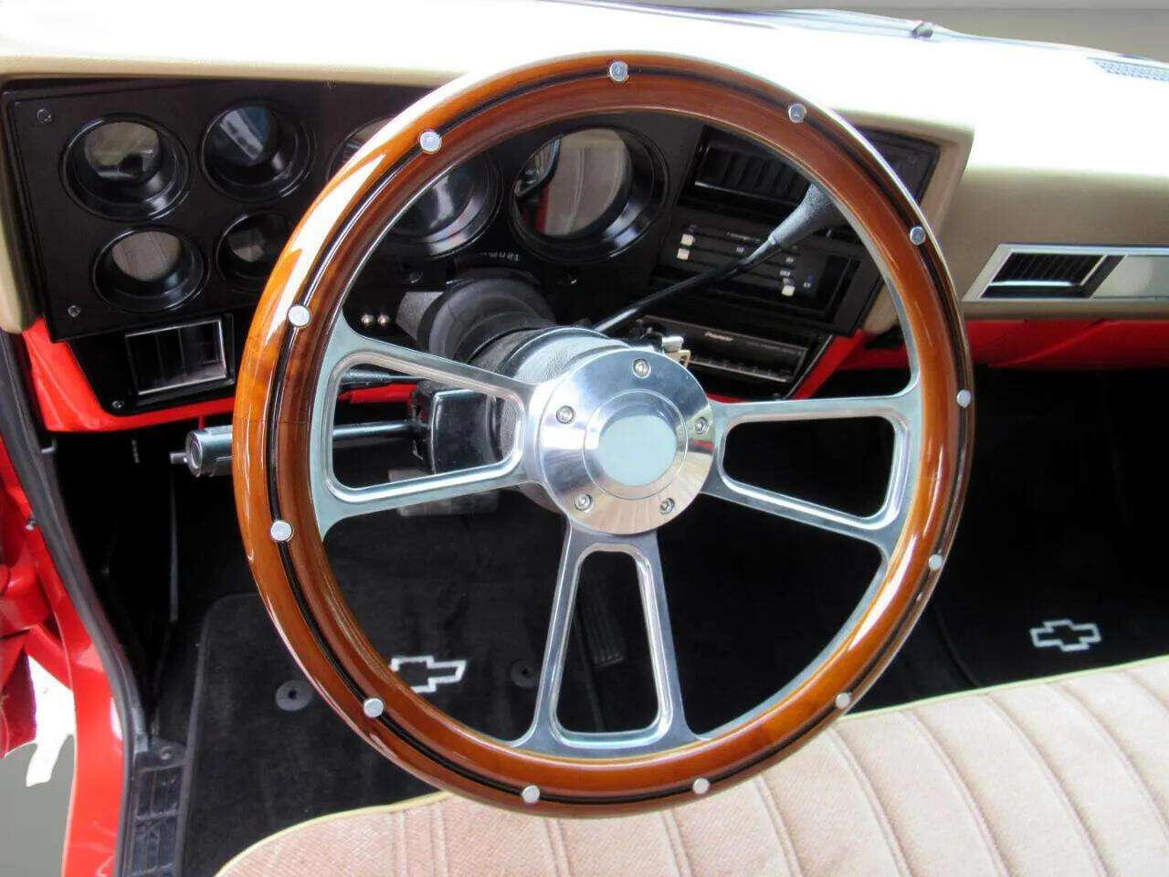 Chevrolet-C-10-1985-Truck-17