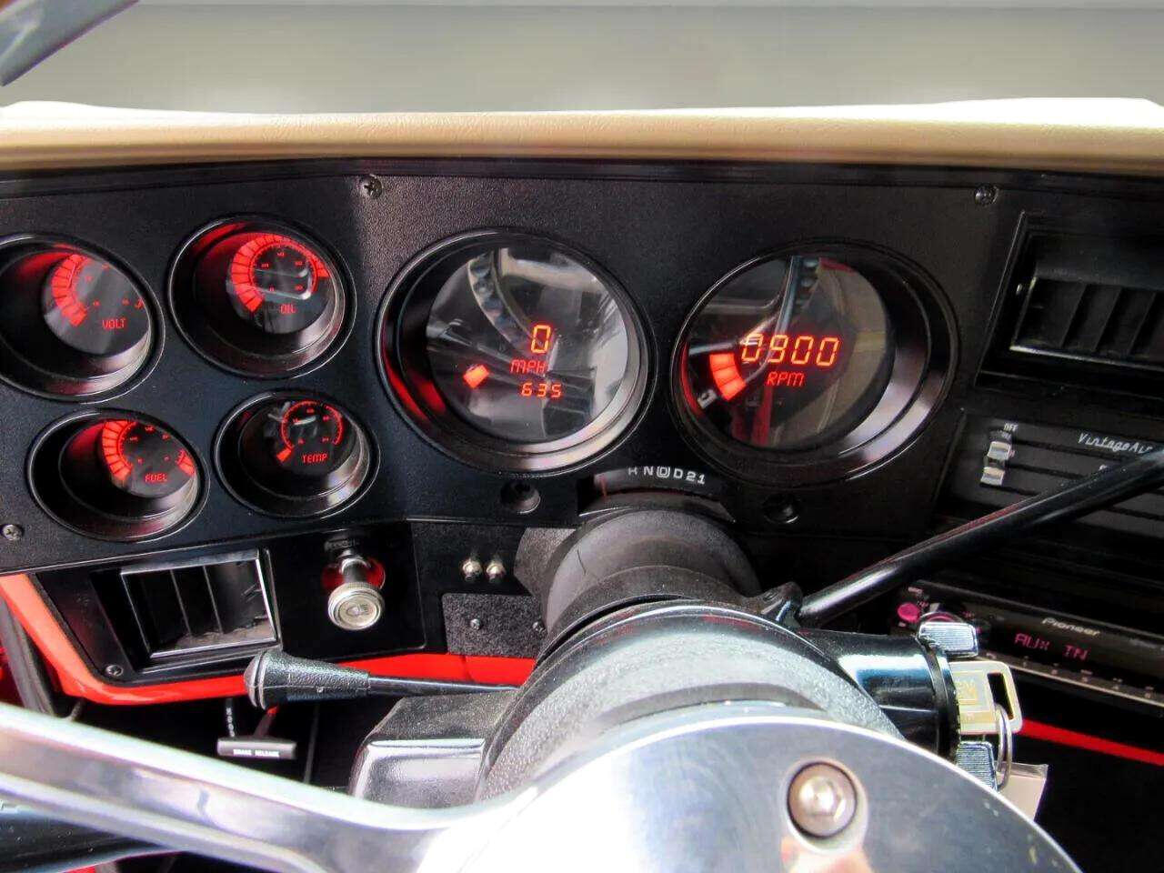 Chevrolet-C-10-1985-Truck-18