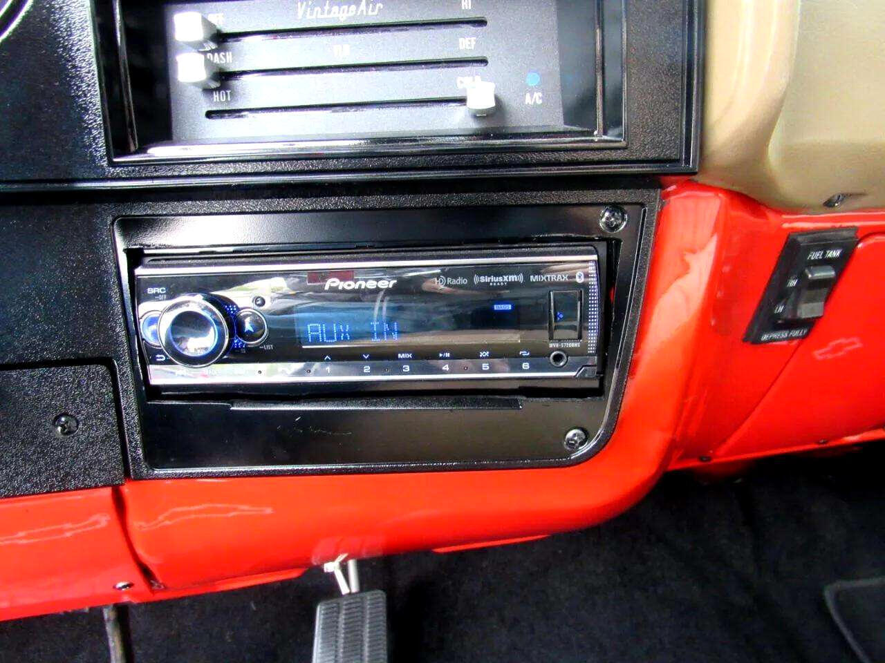 Chevrolet-C-10-1985-Truck-22