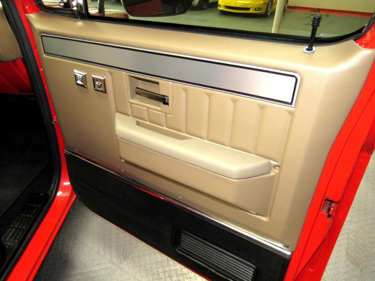 Chevrolet-C-10-1985-Truck-24