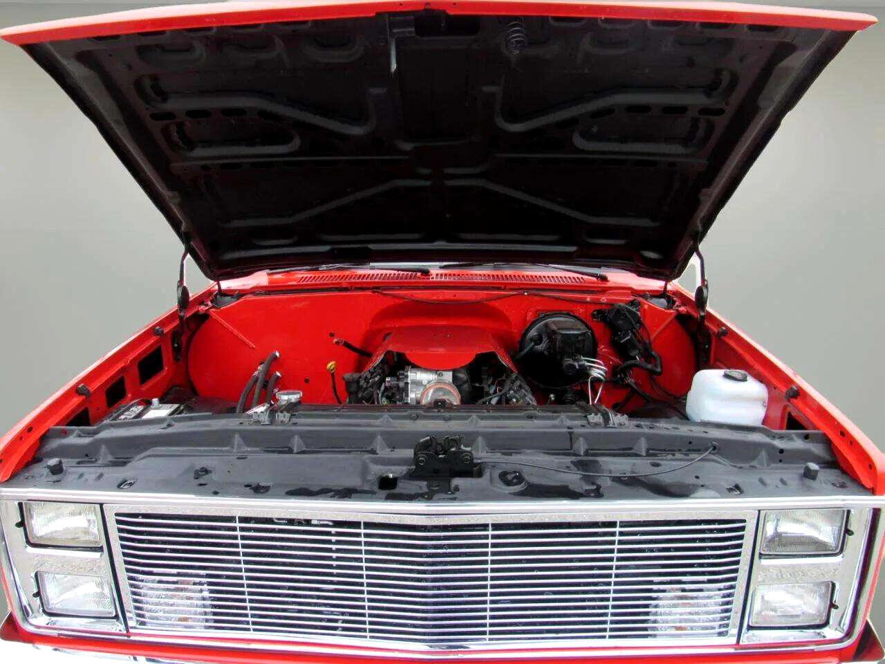 Chevrolet-C-10-1985-Truck-26