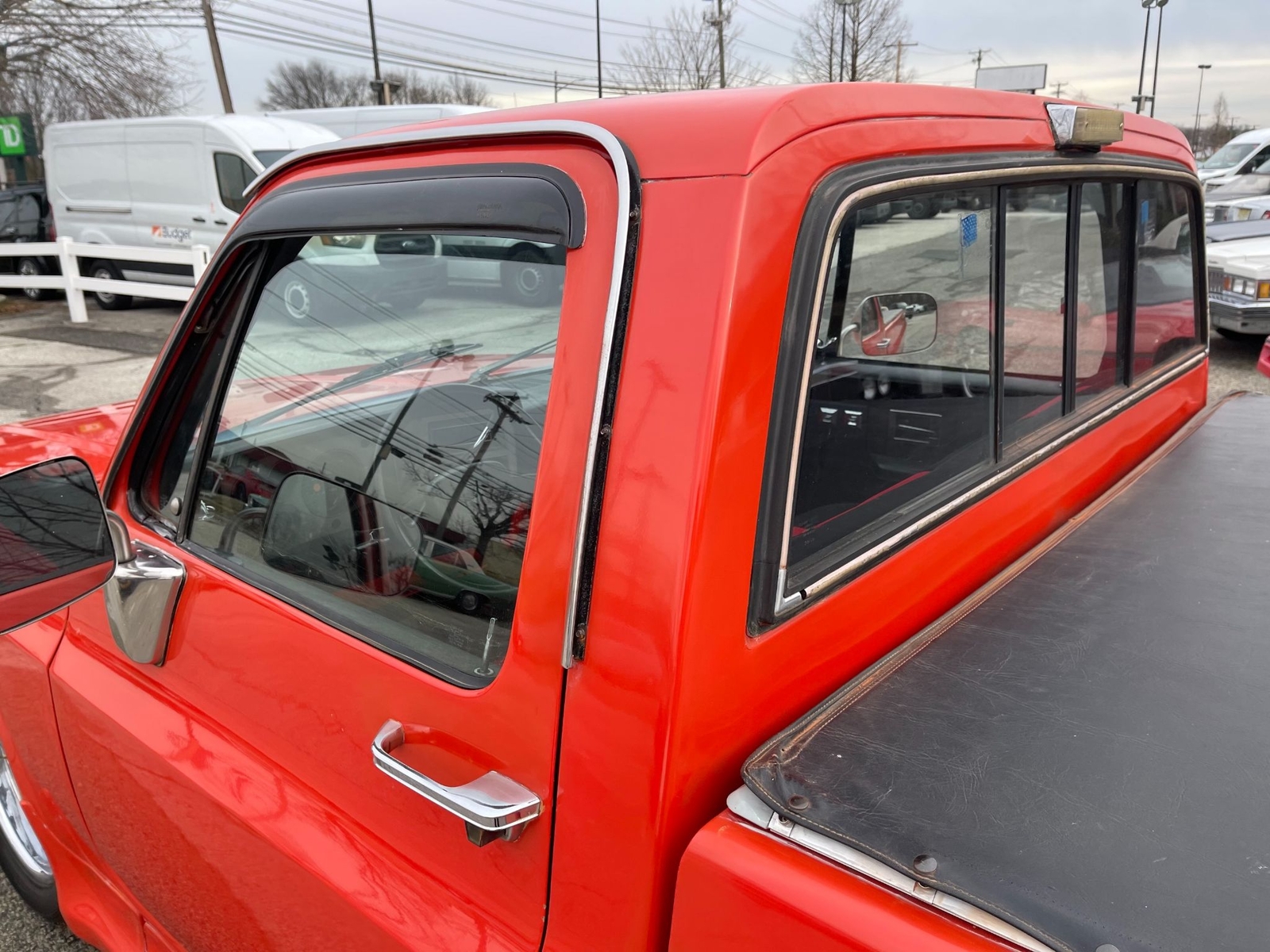 Chevrolet-C-10-Silverado-1986-Custom-12