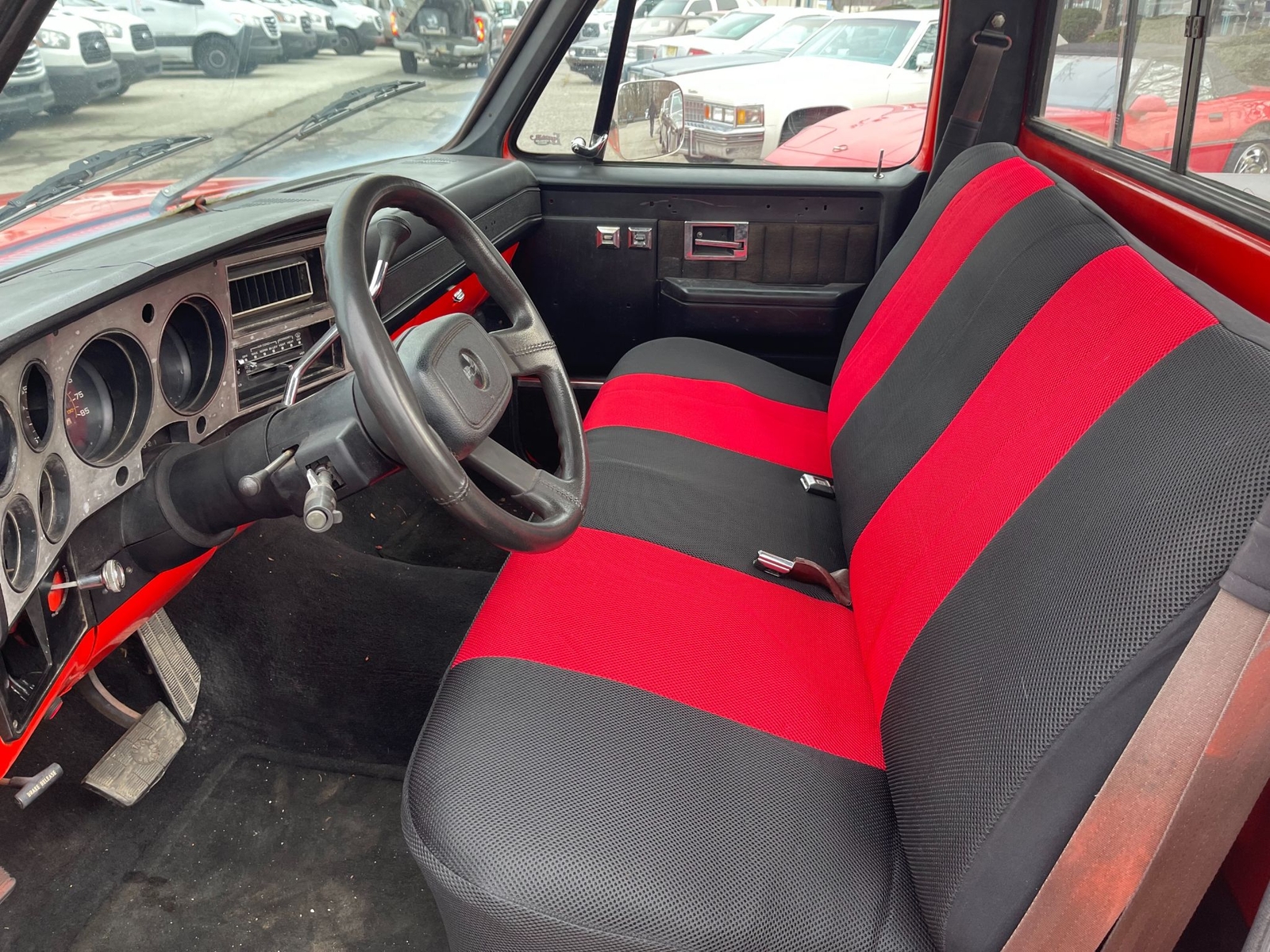Chevrolet-C-10-Silverado-1986-Custom-20