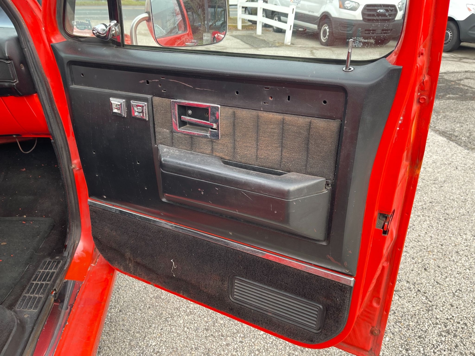 Chevrolet-C-10-Silverado-1986-Custom-22