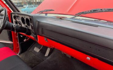Chevrolet-C-10-Silverado-1986-Custom-23